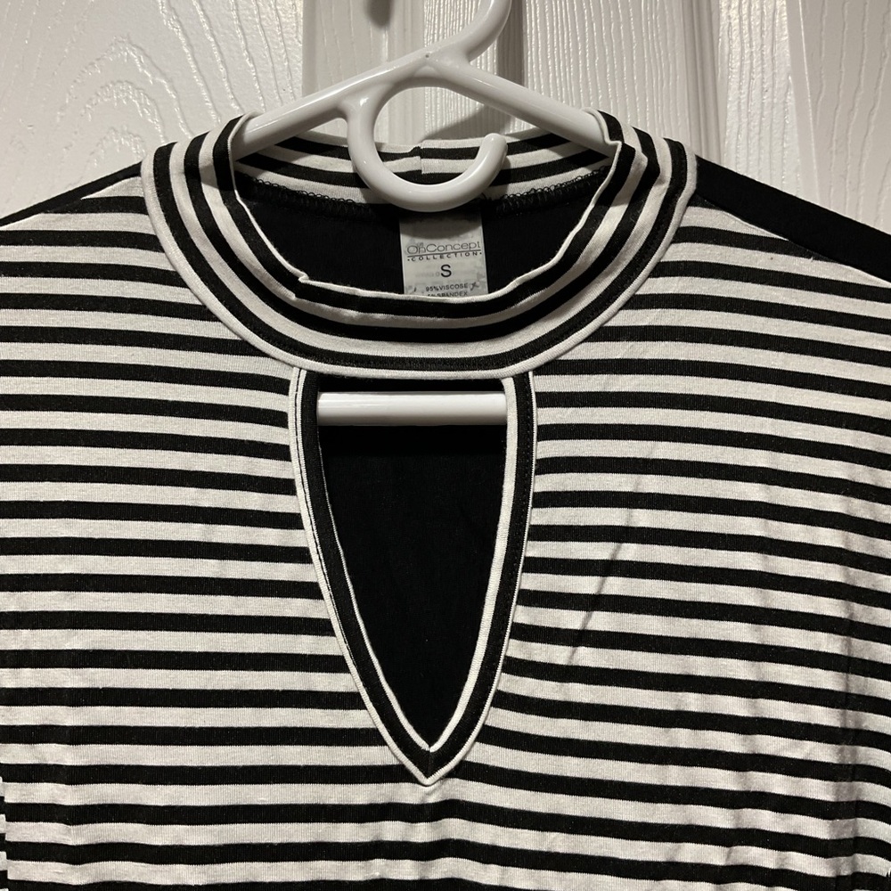 Black & white dress with tie around waist keyhole neckline S